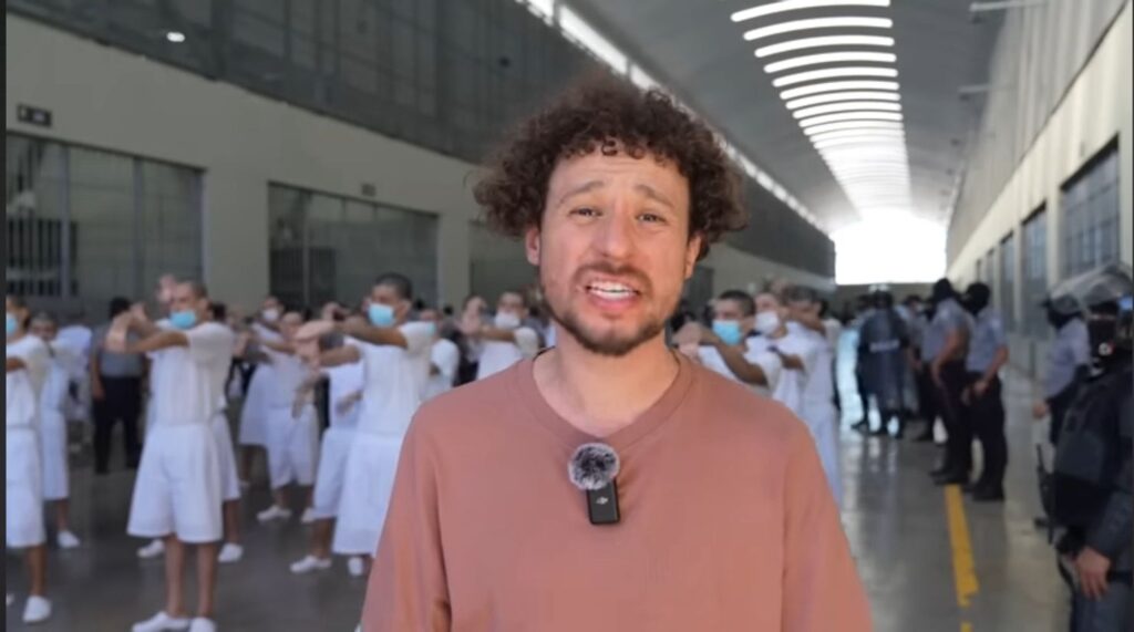 Luisito Comunica Bukele