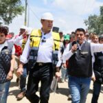 Recorre Alejandro Armenta zona afectada en Ciudad Serdán por tierra y por aire