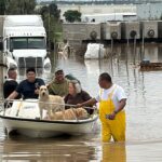 ATRAPADOS POR LAS LLUVIAS, TRABAJADORES Y SUS MASCOTAS FUERON RESCATADOS EN EL PARQUE INDUSTRIAL DEL VALLE DE AGUASCALIENTES