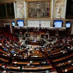 Parlamento de Francia aprueba prohibir redes sociales a menores de 15 años