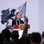Anuncia Claudia Sheinbaum regulación del uso de celulares en escuelas a partir del 3 de noviembre